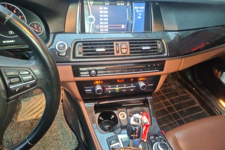 Used BMW 5 Series 2014 520i Elegant Edition Audio And AC Panel