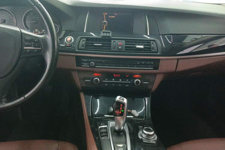 Used BMW 5 Series 2014 520i Elegant Edition Audio And AC Panel