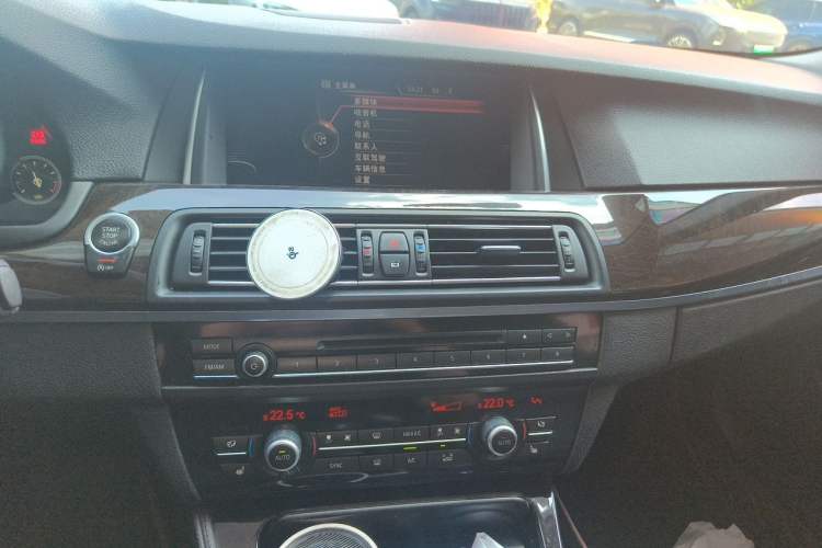 Used BMW 5 Series 2014 528Li xDrive Premium Edition Audio And AC Panel