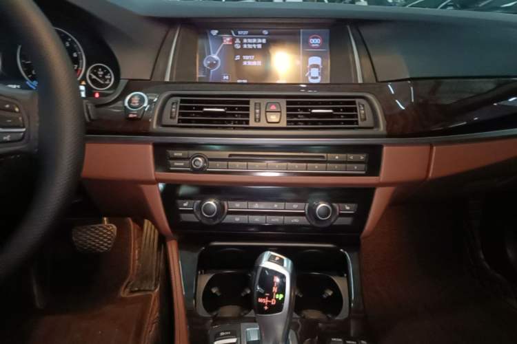 Used BMW 5 Series 2014 525Li Leading Model Audio And AC Panel