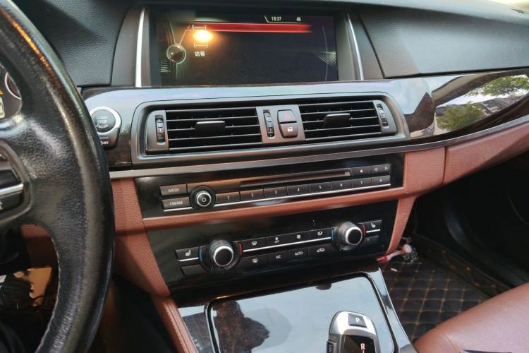Used BMW 5 Series 2014 525Li Leading Model Audio And AC Panel