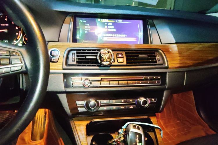 Used BMW 5 Series 2014 525Li Fashion Design Package Audio And AC Panel