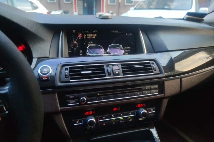 Used BMW 5 Series 2014 525Li Luxury Design Package Audio And AC Panel