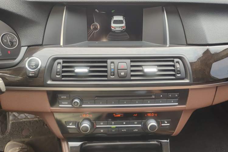 Used BMW 5 Series 2014 525Li Leading Model Audio And AC Panel