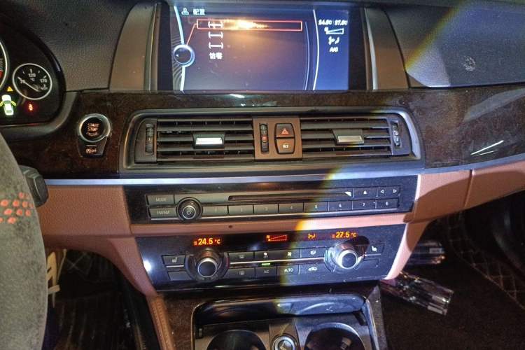 Used BMW 5 Series 2014 525Li Leading Model Audio And AC Panel