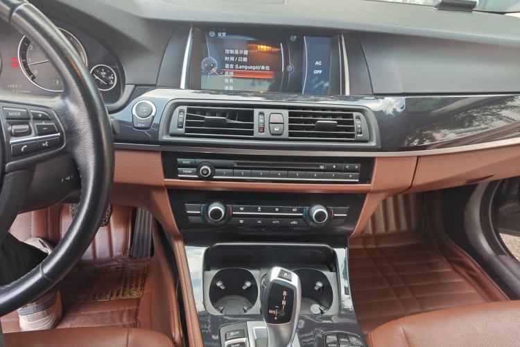 Used BMW 5 Series 2014 520i Elegant Edition Audio And AC Panel