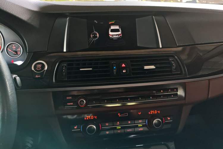 Used BMW 5 Series 2014 525Li Leading Model Audio And AC Panel