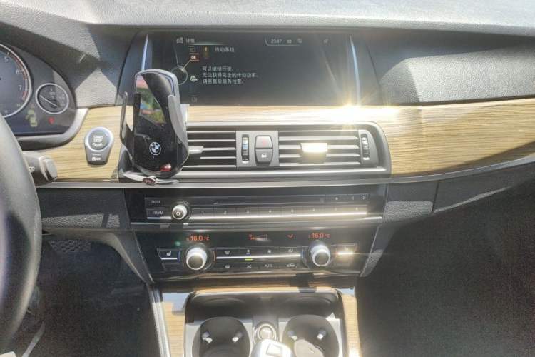 Used BMW 5 Series 2014 525Li Fashion Design Package Audio And AC Panel
