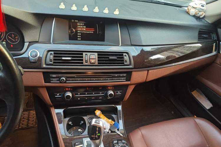 Used BMW 5 Series 2014 525Li Leading Model Audio And AC Panel