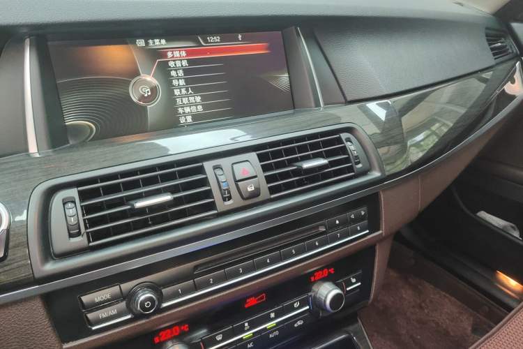 Used BMW 5 Series 2014 525Li Luxury Design Package Audio And AC Panel