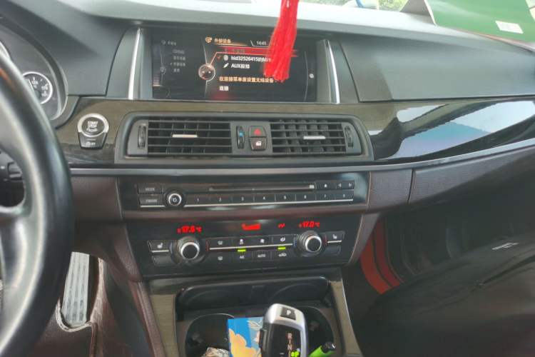 Used BMW 5 Series 2014 525Li Luxury Design Package Audio And AC Panel
