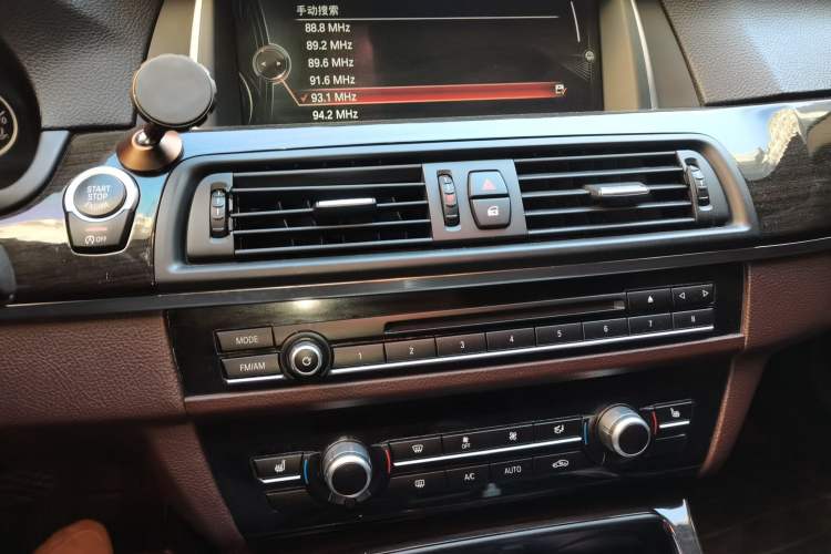 Used BMW 5 Series 2014 525Li Luxury Design Package Audio And AC Panel