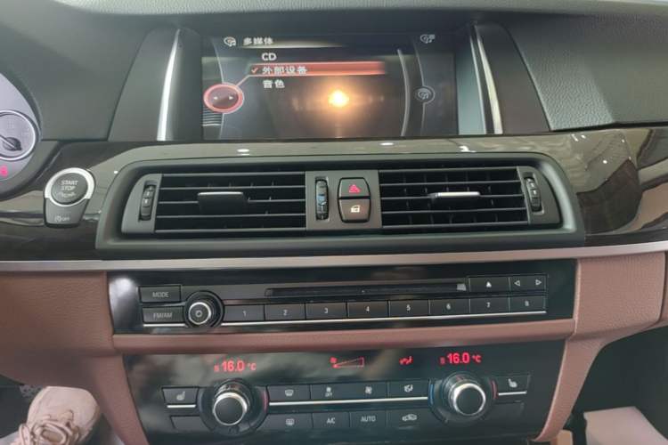 Used BMW 5 Series 2014 525Li Leading Model Audio And AC Panel