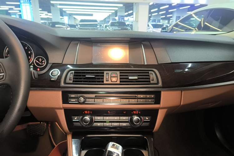 Used BMW 5 Series 2014 525Li Leading Model Audio And AC Panel