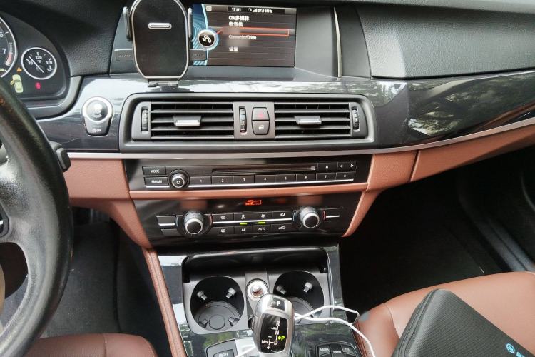Used BMW 5 Series 2014 520i Elegant Edition Audio And AC Panel