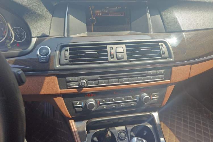 Used BMW 5 Series 2014 525Li Leading Model Audio And AC Panel