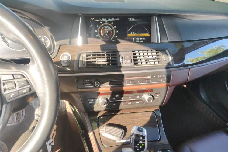 Used BMW 5 Series 2014 525Li Luxury Design Package Audio And AC Panel