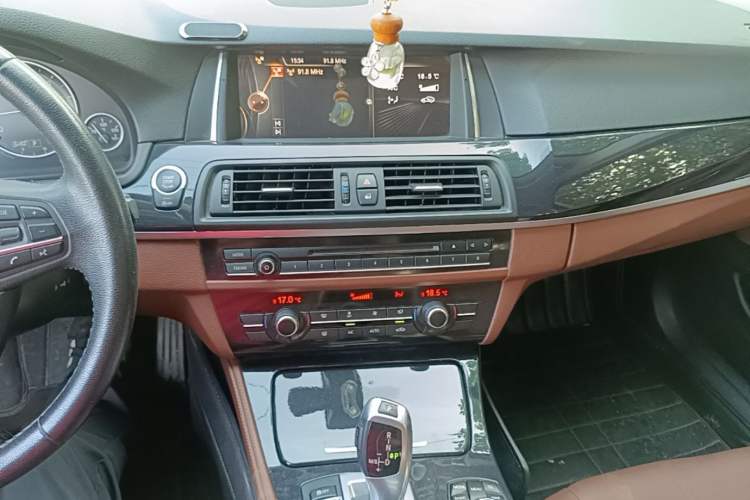 Used BMW 5 Series 2014 520Li Elegant Model Audio And AC Panel