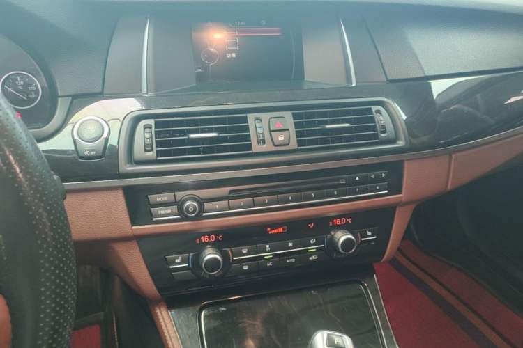 Used BMW 5 Series 2014 525Li Leading Model Audio And AC Panel
