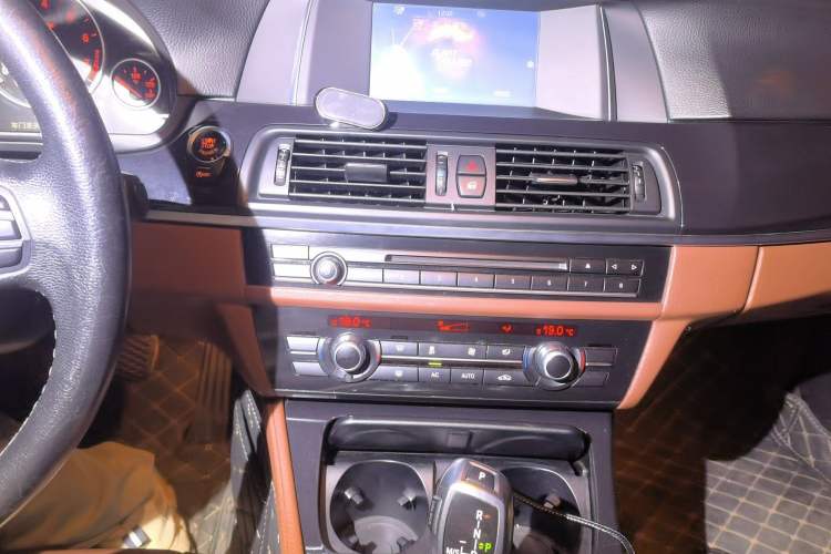 Used BMW 5 Series 2014 520Li Elegant Model Audio And AC Panel