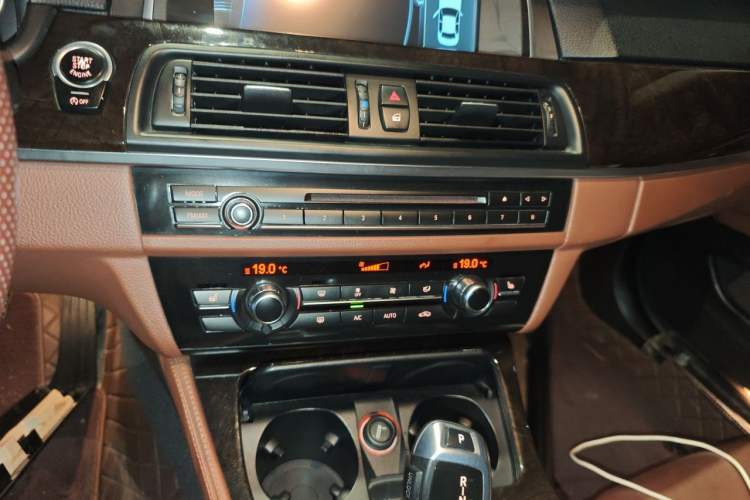 Used BMW 5 Series 2014 525Li Leading Model Audio And AC Panel