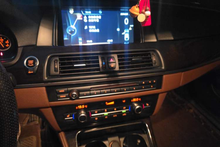 Used BMW 5 Series 2014 525Li Leading Model Audio And AC Panel