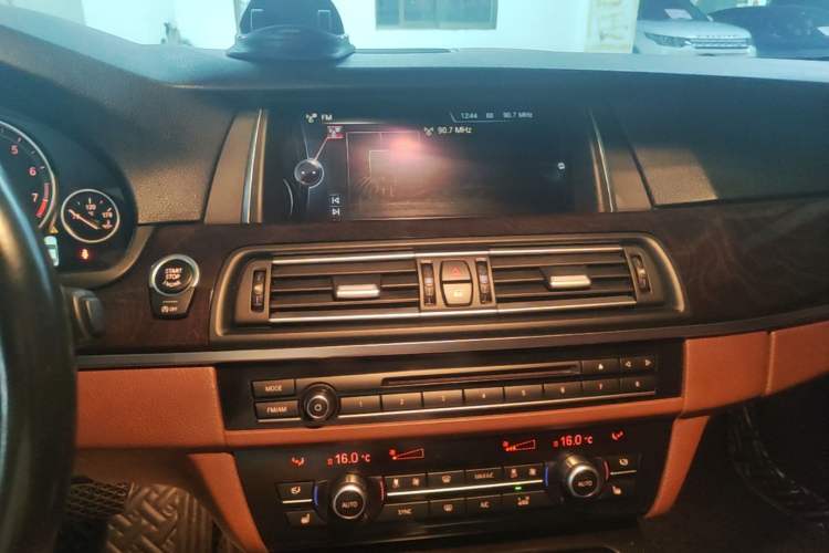 Used BMW 5 Series 2014 528Li Leading Model Audio And AC Panel