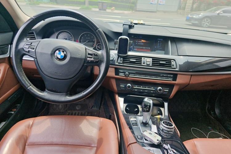 Used BMW 5 Series 2014 520Li Elegant Model Center Console