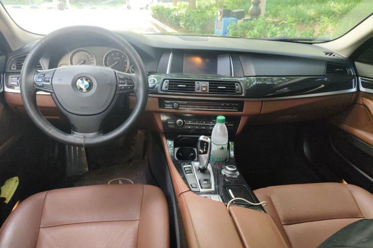 Used BMW 5 Series 2014 520Li Elegant Model Center Console