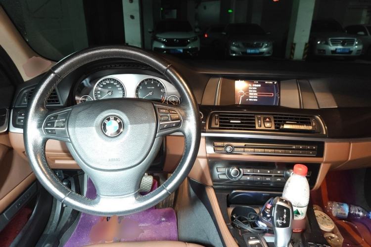 Used BMW 5 Series 2014 520i Elegant Edition Center Console