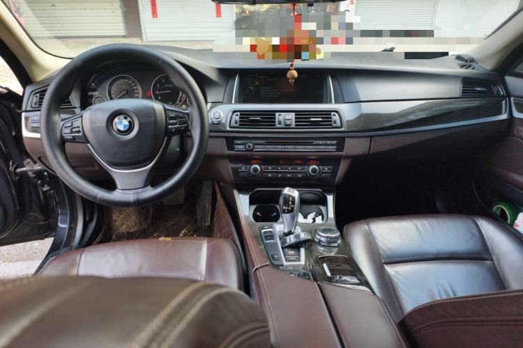 Used BMW 5 Series 2014 525Li Luxury Design Package Center Console