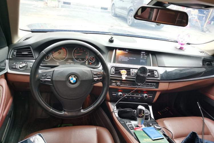 Used BMW 5 Series 2014 520i Elegant Edition Center Console