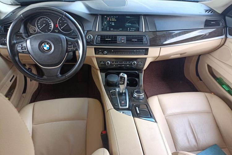 Used BMW 5 Series 2014 525Li Luxury Design Package Center Console