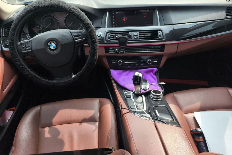 Used BMW 5 Series 2014 520Li Elegant Model Center Console
