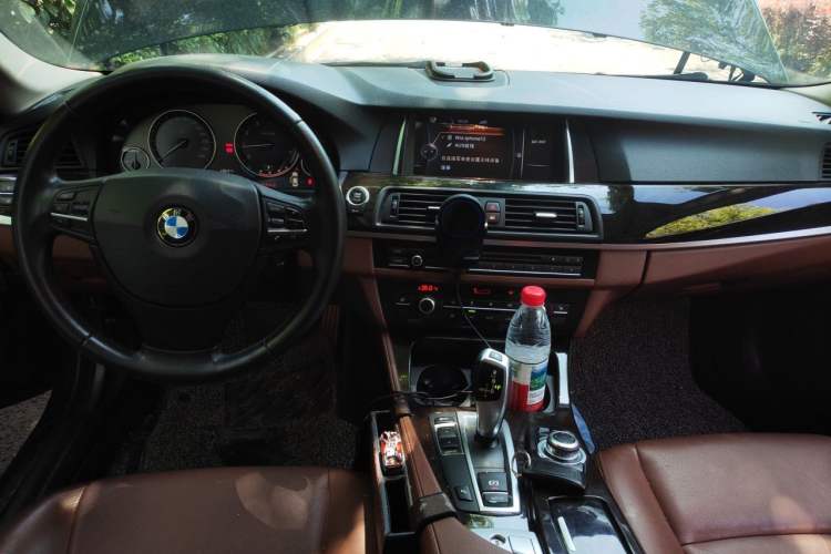 Used BMW 5 Series 2014 525Li Leading Model Center Console