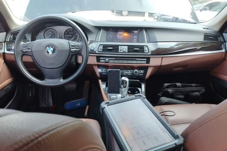 Used BMW 5 Series 2014 525Li Leading Model Center Console
