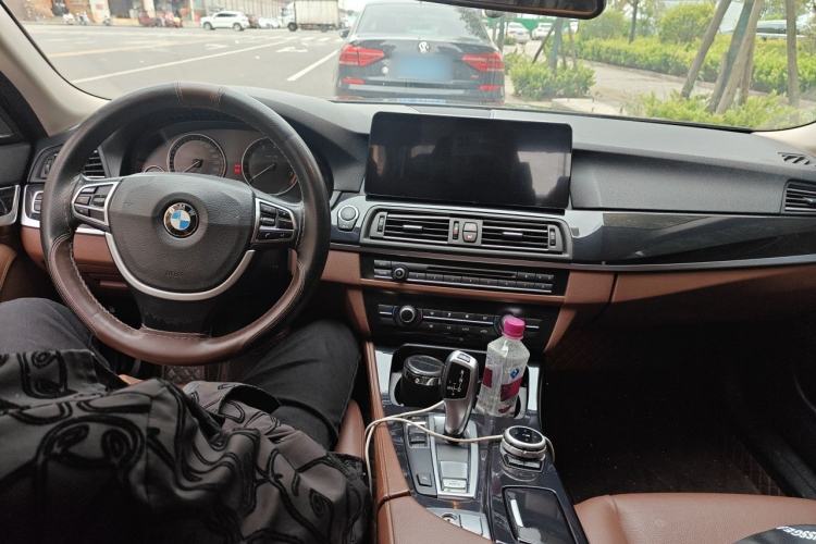 Used BMW 5 Series 2014 520Li Elegant Model Center Console