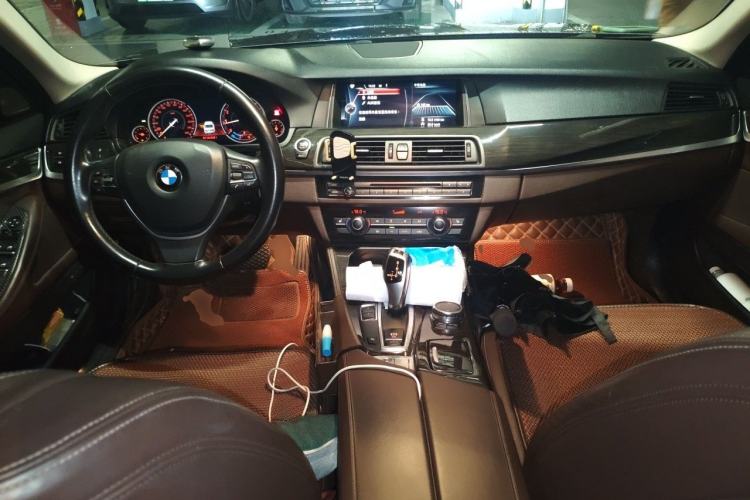 Used BMW 5 Series 2014 525Li Luxury Design Package Center Console