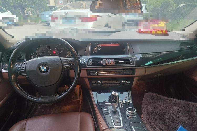 Used BMW 5 Series 2014 520Li Elegant Model Center Console