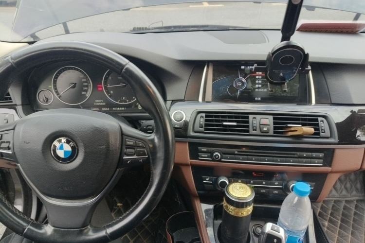 Used BMW 5 Series 2014 525Li Luxury Design Package Center Console