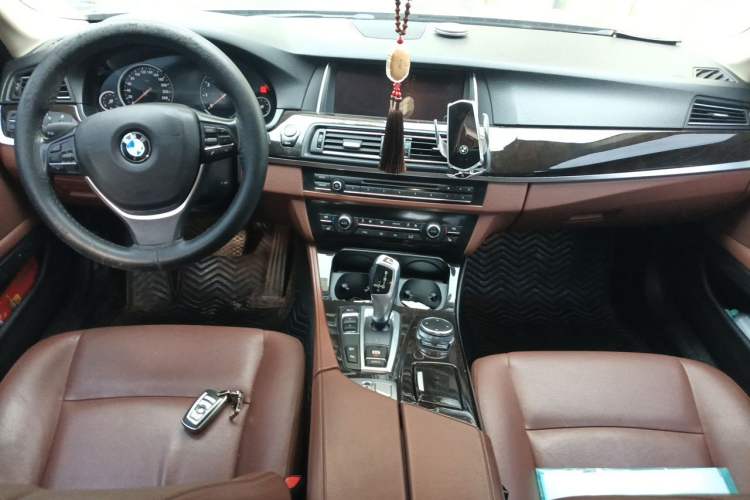 Used BMW 5 Series 2014 528Li xDrive Premium Edition Center Console