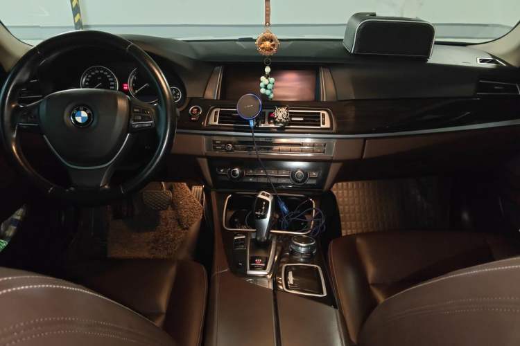 Used BMW 5 Series 2014 525Li Luxury Design Package Center Console