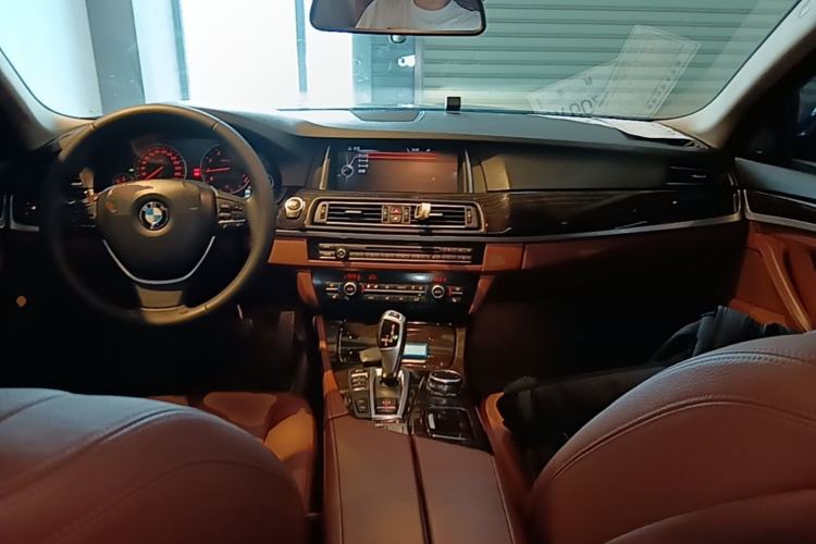 Used BMW 5 Series 2014 528Li xDrive Premium Edition Center Console