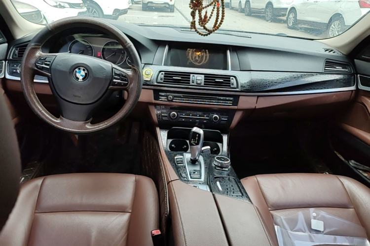 Used BMW 5 Series 2014 520Li Elegant Model Center Console