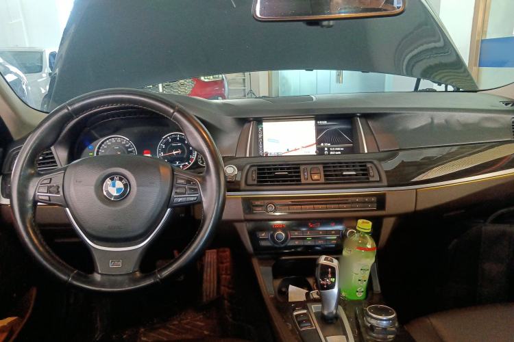 Used BMW 5 Series 2014 525Li Luxury Design Package Center Console