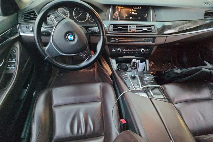 Used BMW 5 Series 2014 525Li Luxury Design Package Center Console