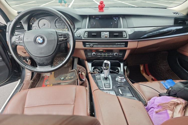 Used BMW 5 Series 2014 520Li Elegant Model Center Console
