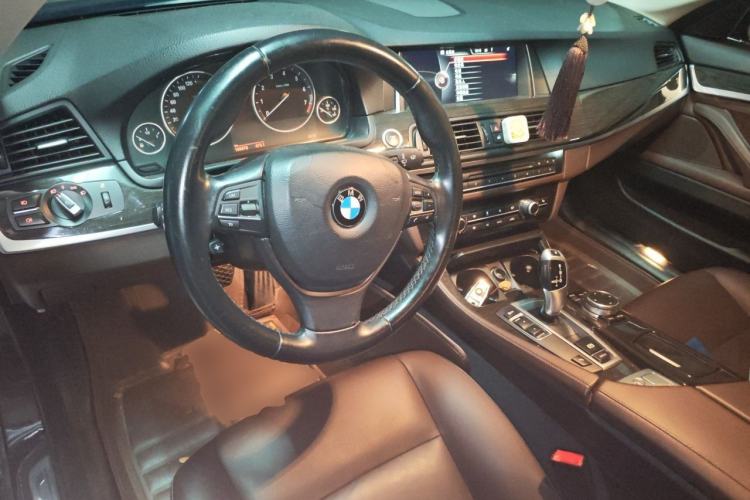 Used BMW 5 Series 2014 525Li Luxury Design Package Center Console