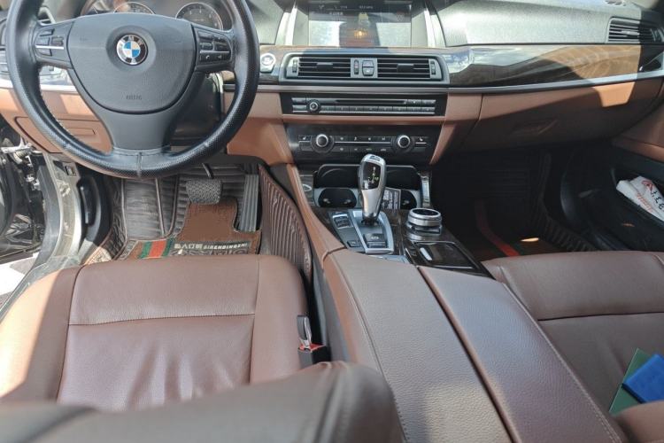 Used BMW 5 Series 2014 525Li Leading Model Center Console