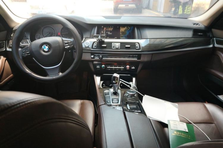 Used BMW 5 Series 2014 525Li Luxury Design Package Center Console